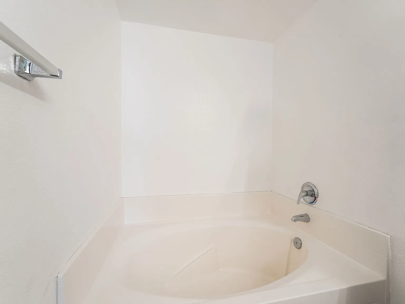 2 bed, 1190 sqft, $1,700 — Photo 3