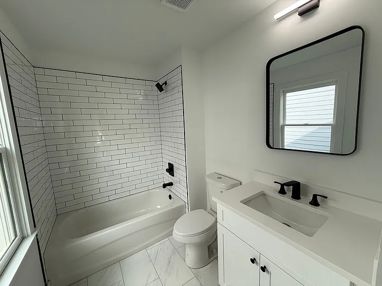 648 Liella Park SE — Photo 7