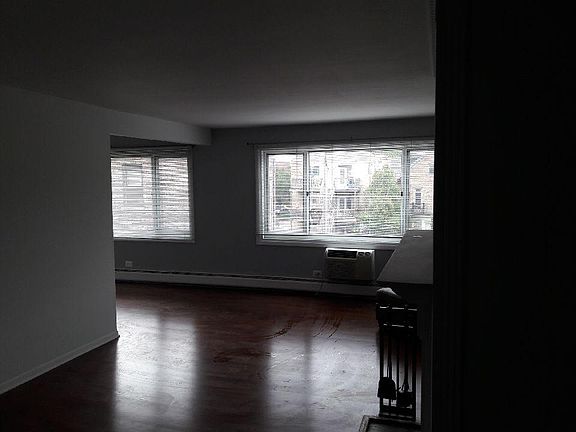3rd image of 644 W Arlington Pl APT 4I