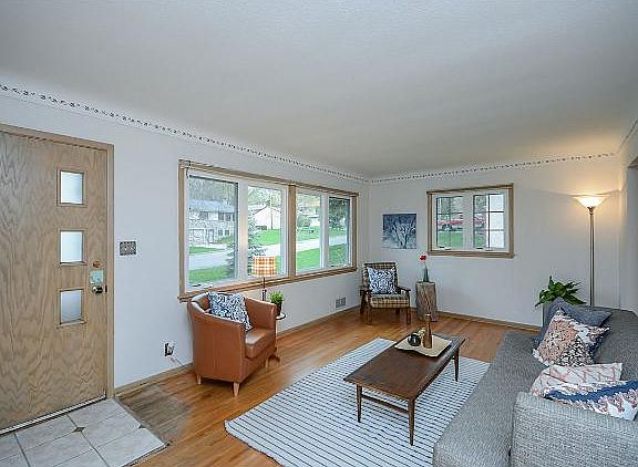 2nd image of 476 Lovell Ave