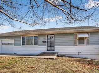 6703 N Forest Ave, Gladstone, MO 64118