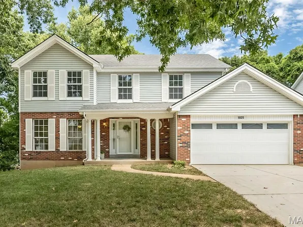 1825 Locks Mill Dr, Fenton, MO 63026