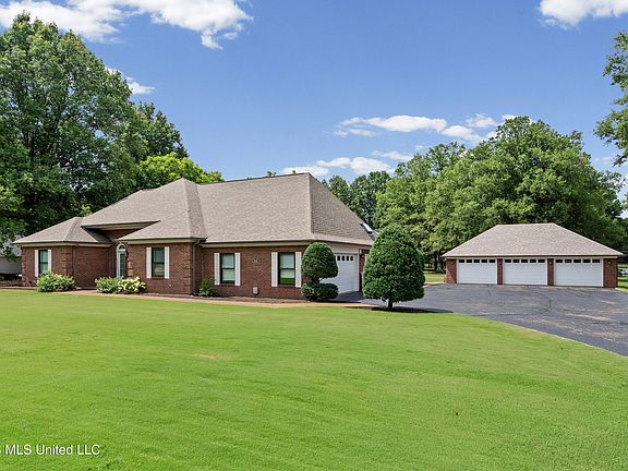 3rd image of 3710 Hillsdale Dr
