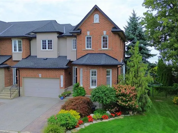 97 Sunvale Pl #5, Hamilton, ON L8E 4Z7