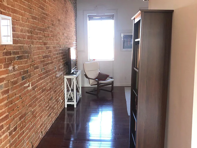 806 N Calvert St — Photo 3