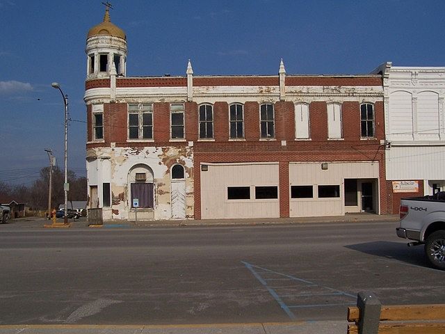 2nd image of 125 N Main St