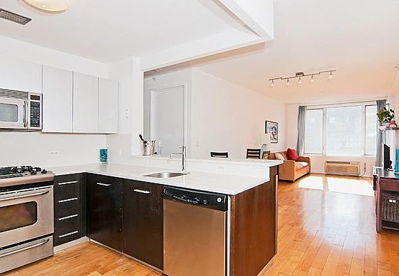 3rd image of 1311 Jackson Ave APT 6D