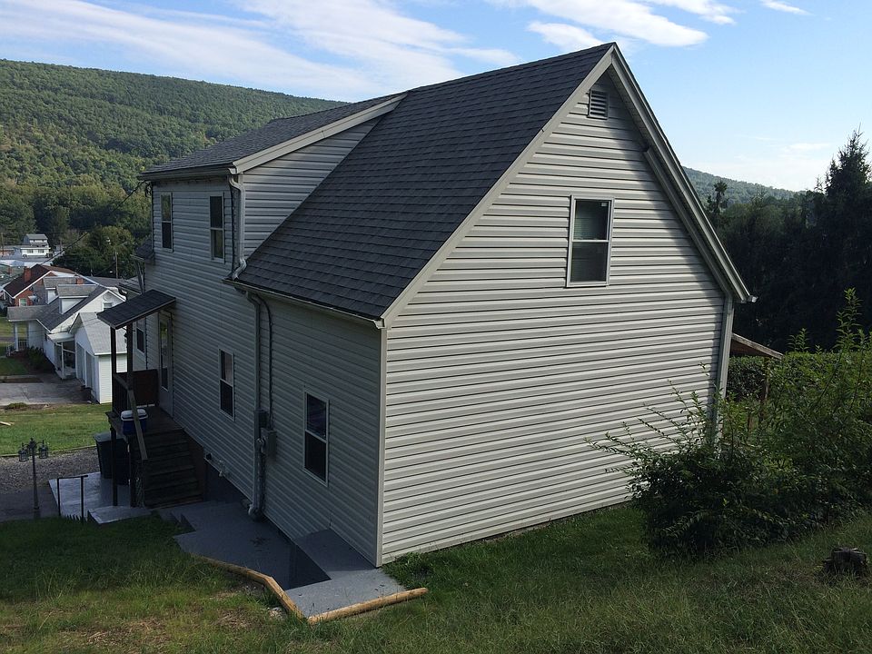 2nd image of 32 Harold St
