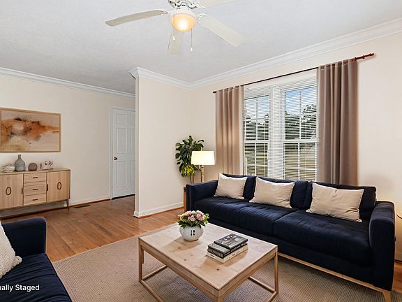 3rd image of 870 Abbott Rd