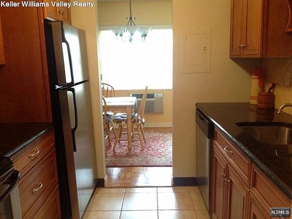 4th image of 550 Fairview Ave #218-5218