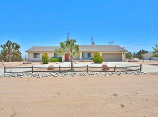 8427 Topaz Rd, Oak Hills, CA 92344