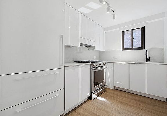 5th image of 160 W 24th St #N