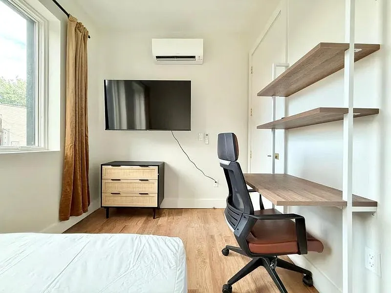 980 Kent Ave #4B-238
