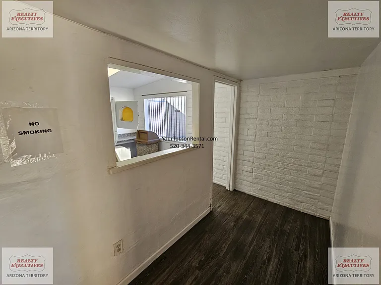Country Club Road North Apartments — Photo 7
