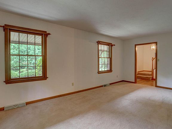 5th image of 379 Diem Woods Dr