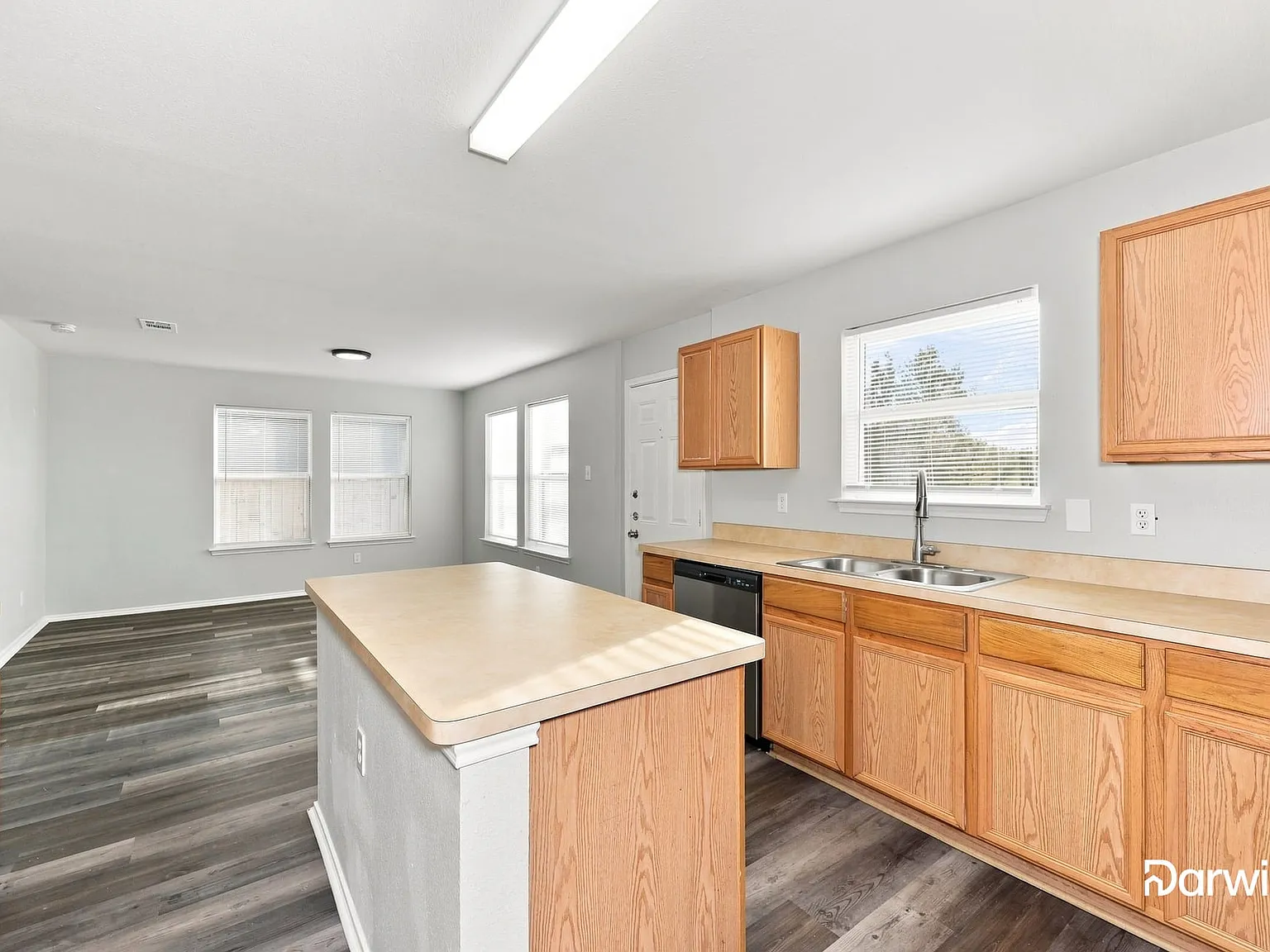 4 bed, 2.5 bath, 2469 sqft, $2,470 — Photo 2