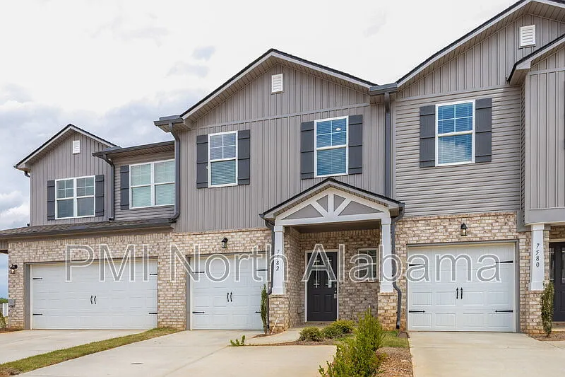 3 bed, 2.5 bath, 1500 sqft, $1,720 — Photo 1