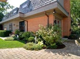 346 Crooked Creek Ln, Northfield, IL 60093