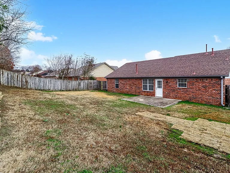 120 Pinewood Dr — Photo 18