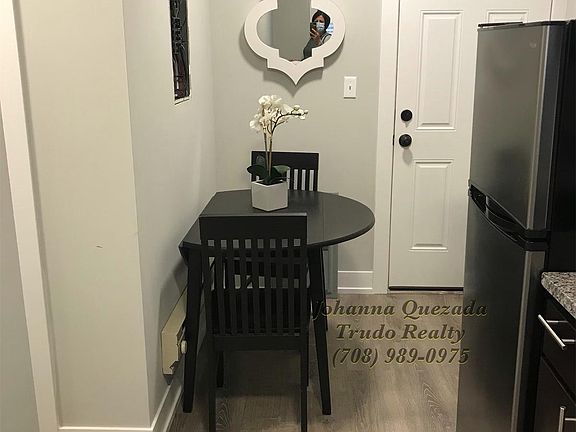 2nd image of 429-5 W Belden Ave #108