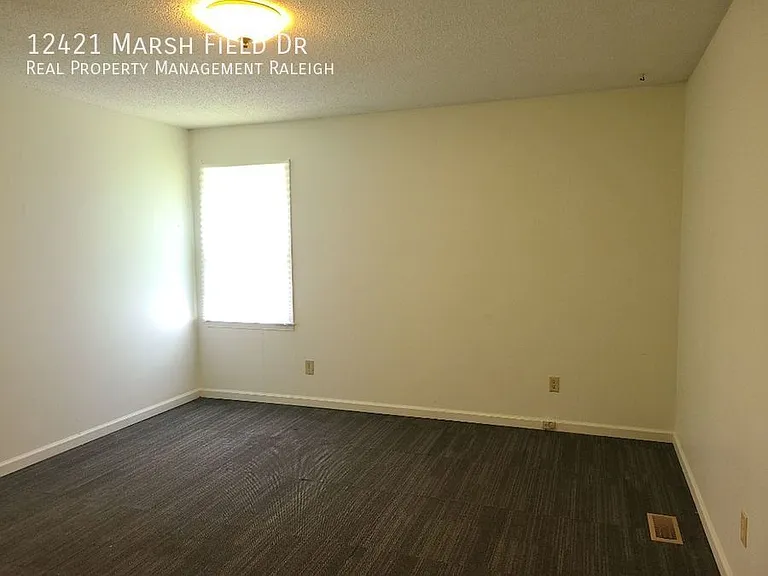 12421 Marsh Field Dr — Photo 13