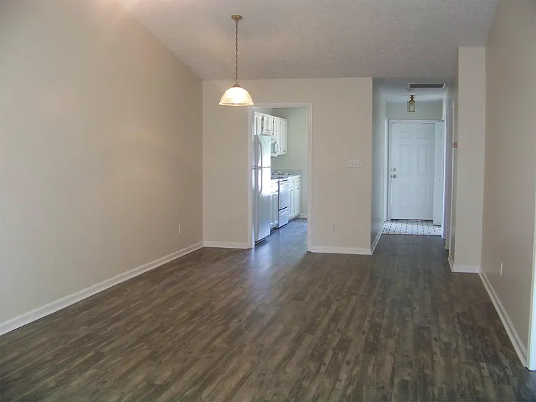 108 Christopher Ct — Photo 4