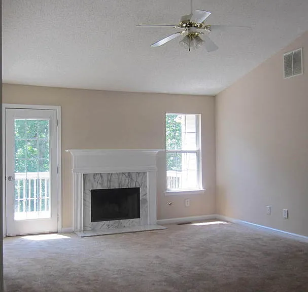 215 Bainbridge Cir — Photo 18