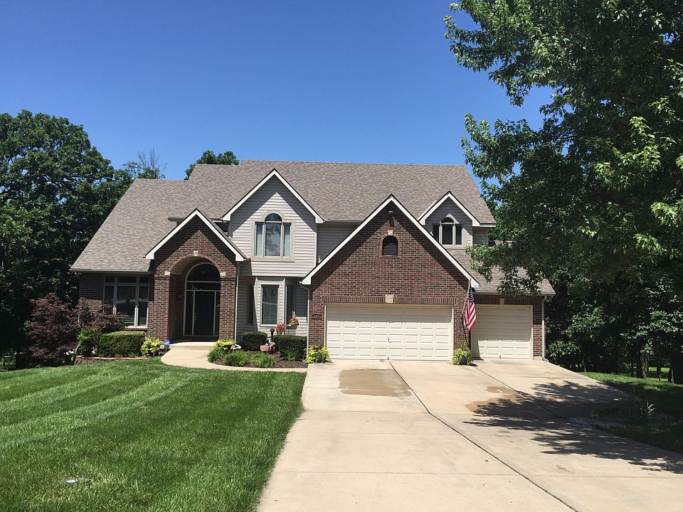 3 car garage and 1 in back