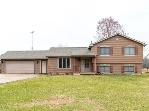 N6677 37th Ave, Fremont, WI 54940