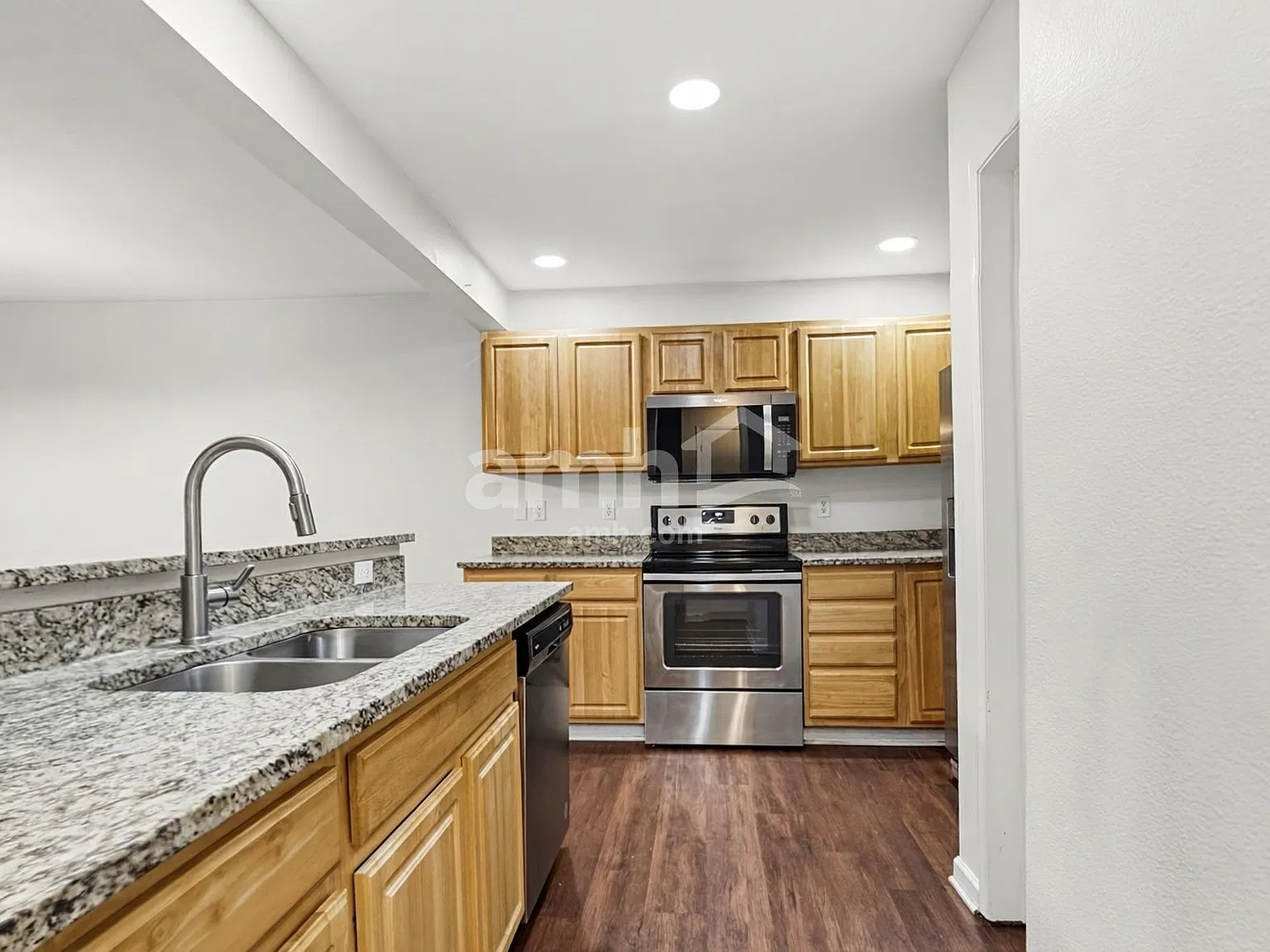 4 bed, 2.5 bath, 1610 sqft, $2,860 — Photo 4
