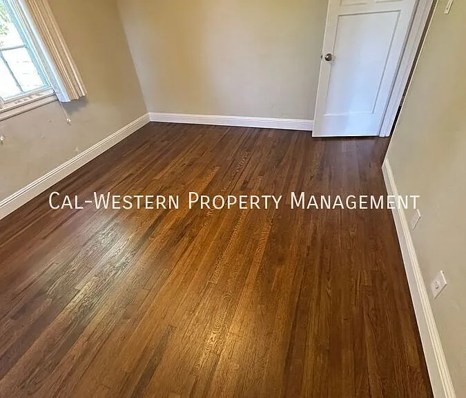 1385 Newport Ave — Photo 54