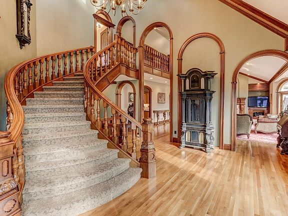 3rd image of 2222 Tamarack Dr