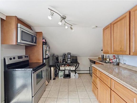 4th image of 19 Howard St Unit 3