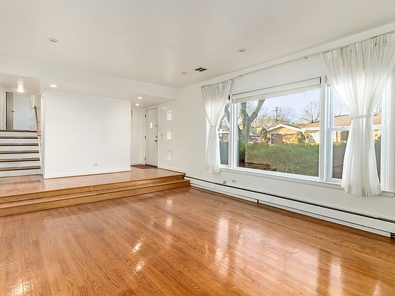 2nd image of 4001 W Estes Ave
