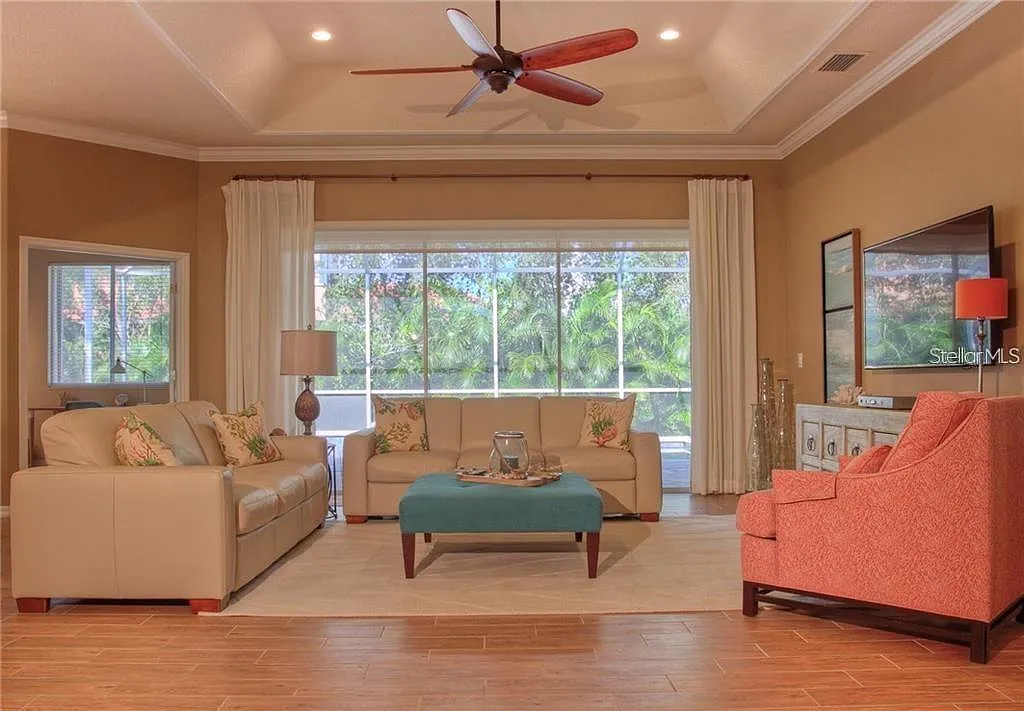 3 bed, 2.5 bath, 2206 sqft, $8,000 — Photo 3