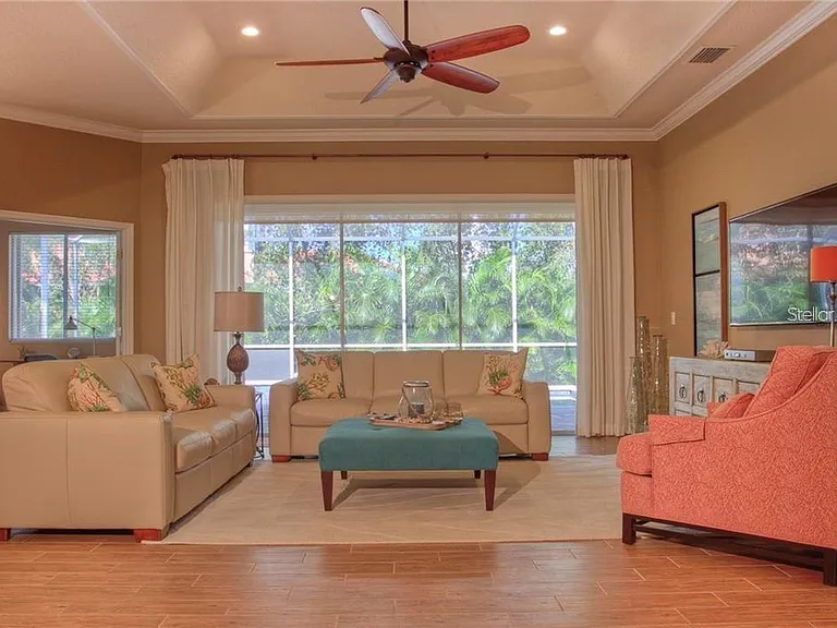 7348 Stanhope Ct — Photo 3
