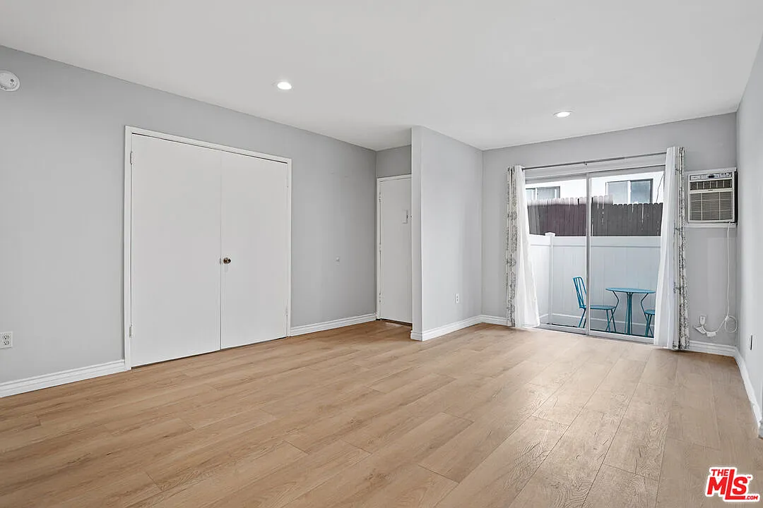3 bed, 2.0 bath, 1400 sqft, $4,650 — Photo 3