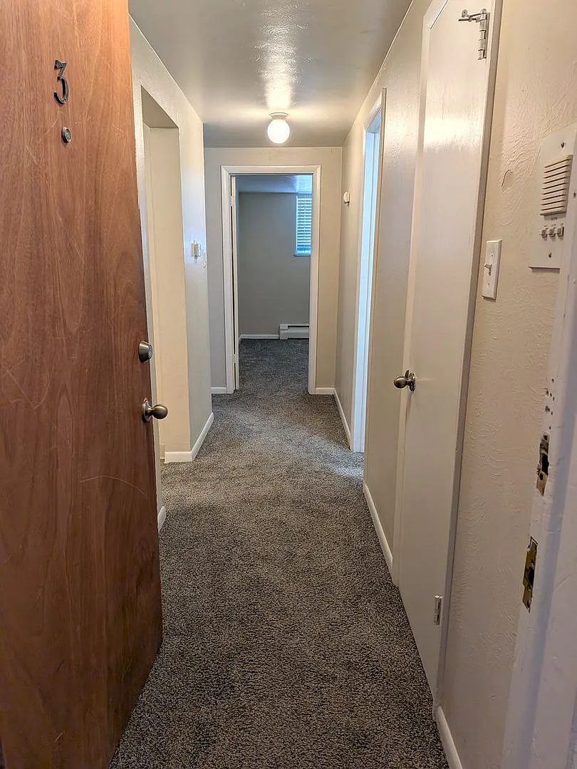 95 N Clarkson St Carolyn Arms Apartments — Photo 2