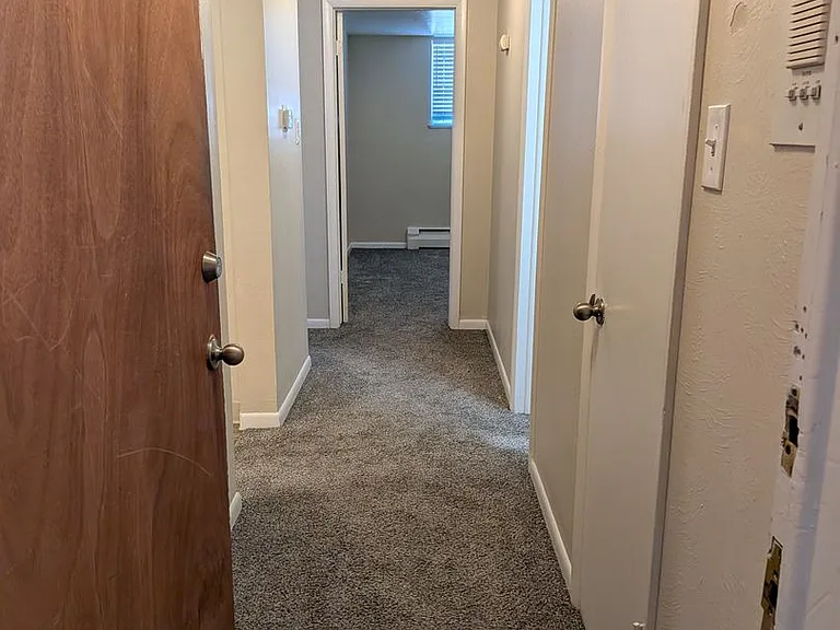 95 N Clarkson St Carolyn Arms Apartments — Photo 20