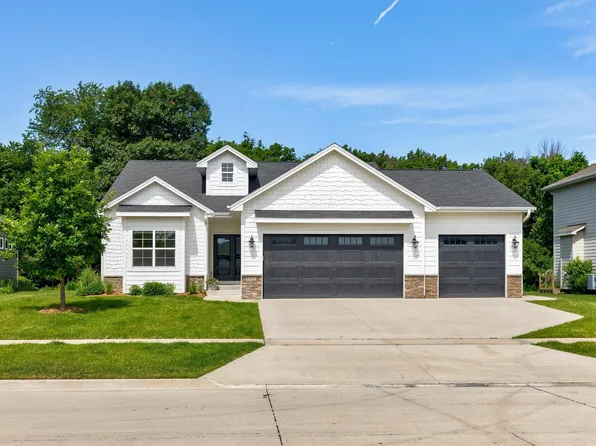 1020 Cardinal Dr, Polk City, IA 50226