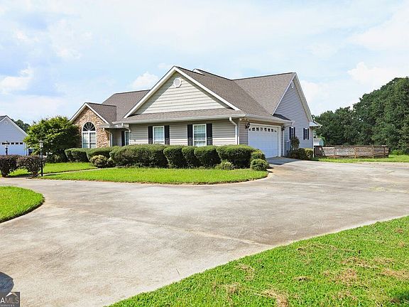 2nd image of 107 Cedar Pond Rd
