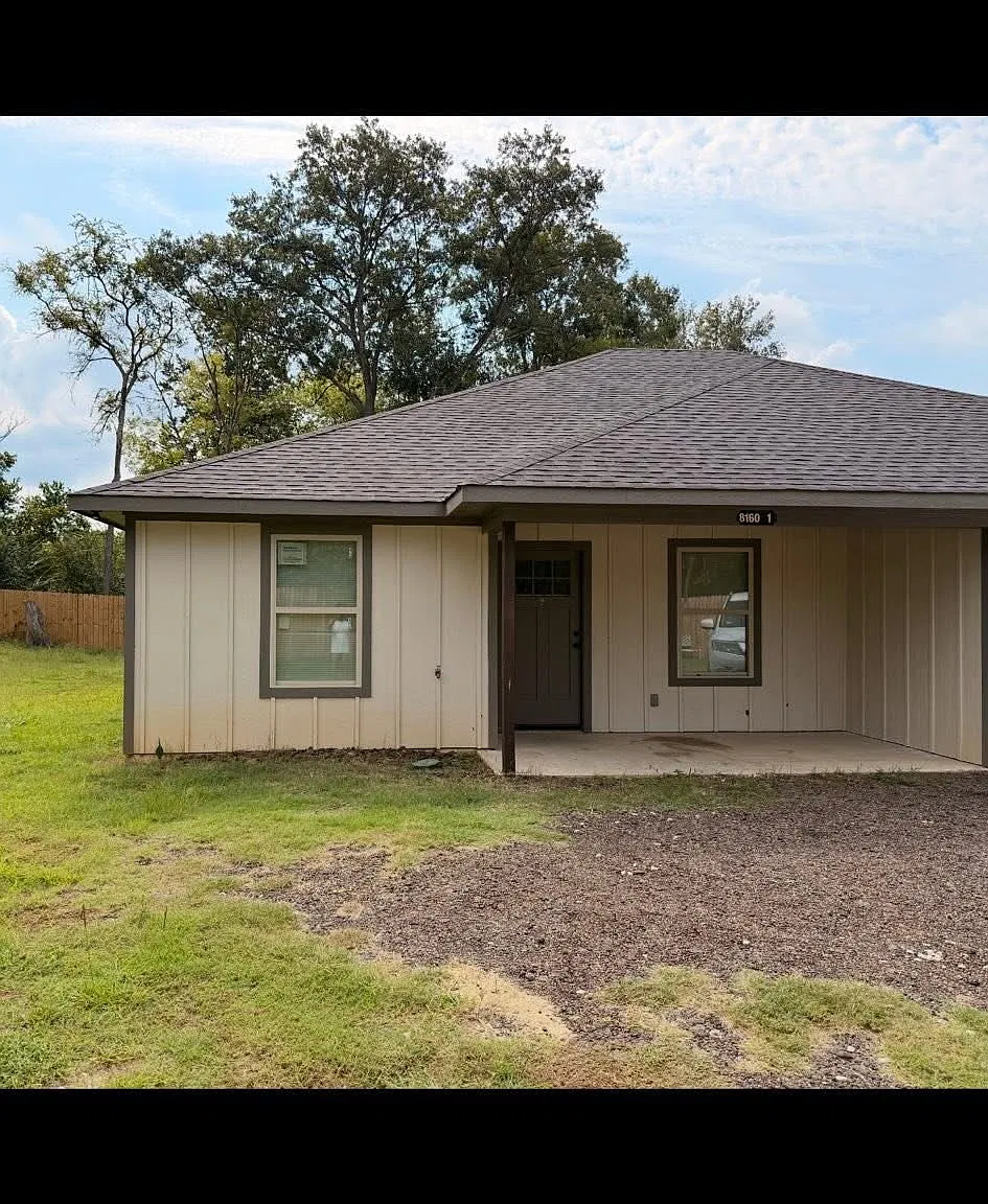 3 bed, 1200 sqft, $1,500 — Photo 1