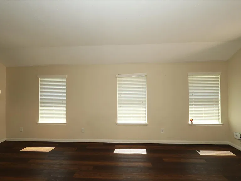 21430 Palma Grv — Photo 7