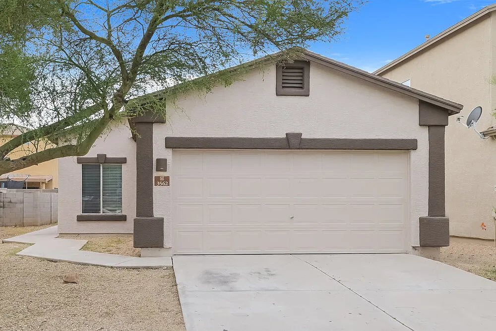 3 bed, 2.0 bath, 1387 sqft, $1,770 — Photo 1