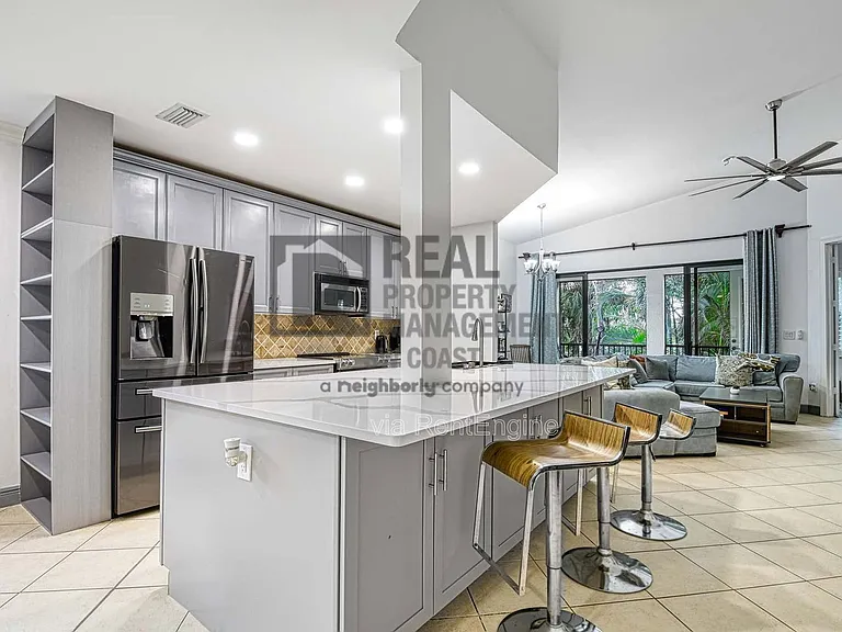 27020 Adriana Cir #201 — Photo 5