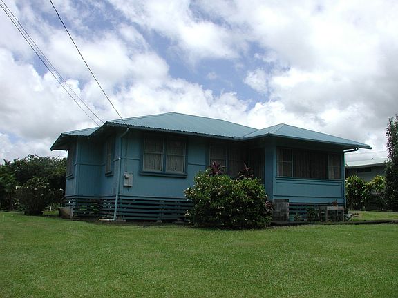 Home is located only 150 yards walk from University of Hawaii at Hilo.