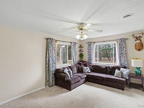 4th image of 90 S Elm Grove Rd