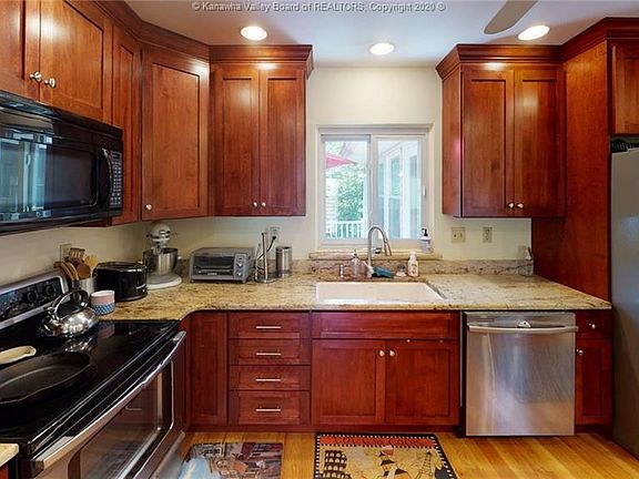 3rd image of 919 Alynwood Cir
