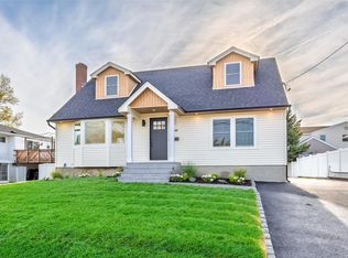 2464 Riverside Ave, Seaford, NY 11783