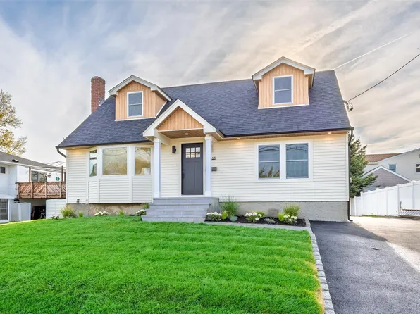 2464 Riverside Avenue, Seaford, NY 11783